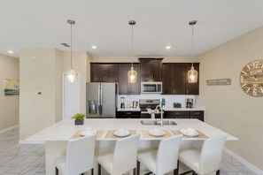 Townhome, 4 Bedrooms | Private kitchen