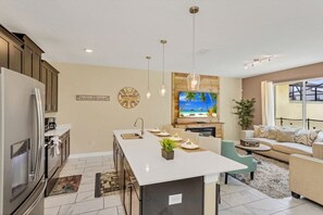 Townhome, 4 Bedrooms | Private kitchen