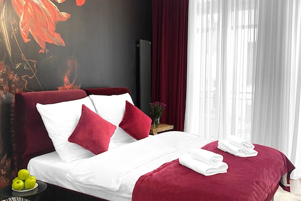 Deluxe Studio Suite (25) | Iron/ironing board, free WiFi