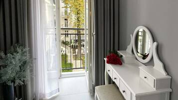 Deluxe Studio Suite (5) | Iron/ironing board, free WiFi
