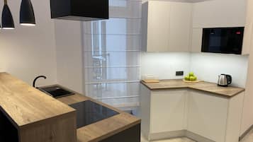 Deluxe Studio Suite (6) | Private kitchen | Espresso maker, coffee/tea maker, electric kettle