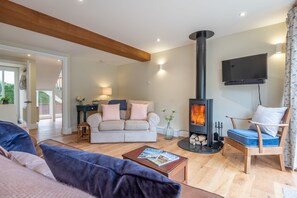 TV, fireplace - The Barn (GR), Great Ryburgh, Norfolk (Great Ryburgh)
