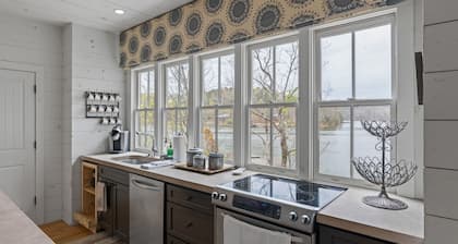 Luxury Lakefront Cottage w/ Kayaks and SUPs
