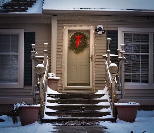 Cozy Dog Friendly House with Deck, Firepit & Fast WiFi in Heart of Bar Harbor