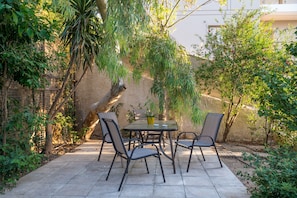 Deluxe Apartment | Terrace/patio - CHROMA Lodge Rafina (Rafina-Pikermi)