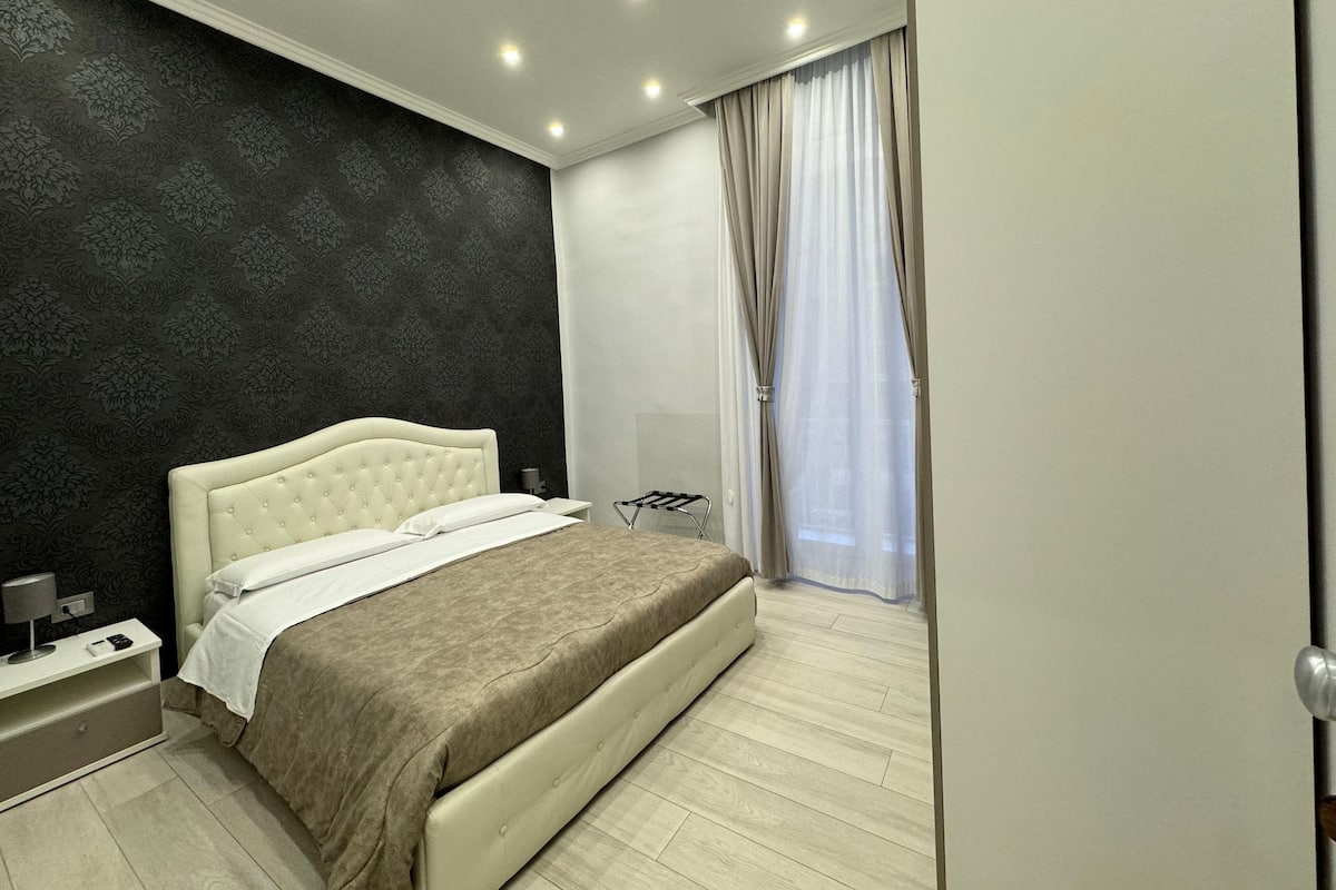 Double Room | Minibar, in-room safe, desk, blackout curtains