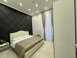 Double Room | Minibar, in-room safe, desk, blackout drapes - Toledo Relax (Naples)