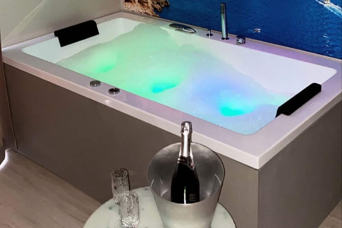 Luxury Room, Jetted Tub | Minibar, in-room safe, desk, blackout curtains