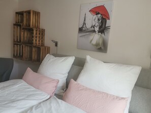 Exclusief appartement | Donzen dekbedden, verduisterende gordijnen, een strijkplank/strijkijzer