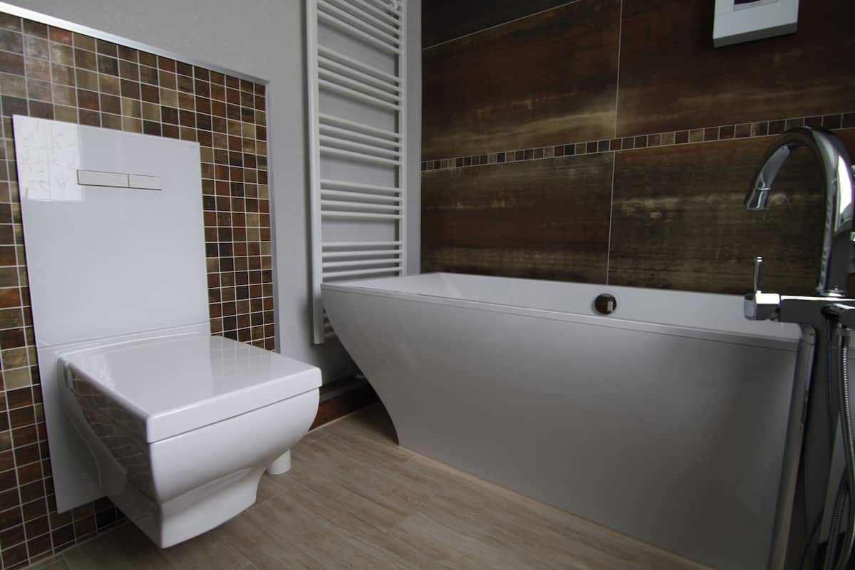 Exclusive Condo | Bathroom | Shower, hair dryer, towels, toilet paper