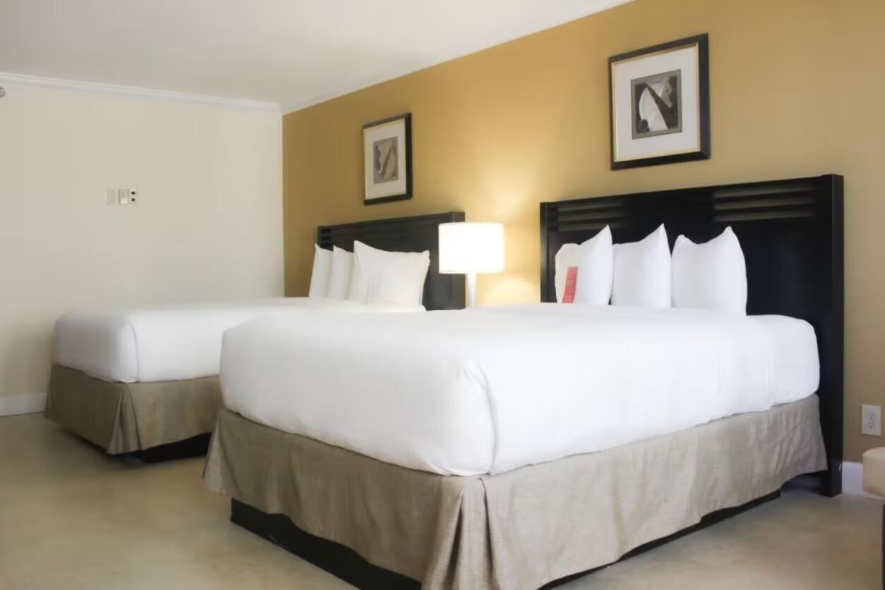 Marco Polo Beach Resort Getaway! Gym, Pool, Beach