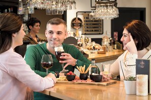 Bar (on property) - Holiday Inn Hasselt (Hasselt)
