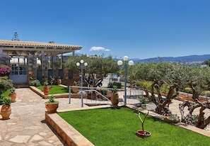 Terrace/patio - Vasia Ormos Hotel (Agios Nikolaos)