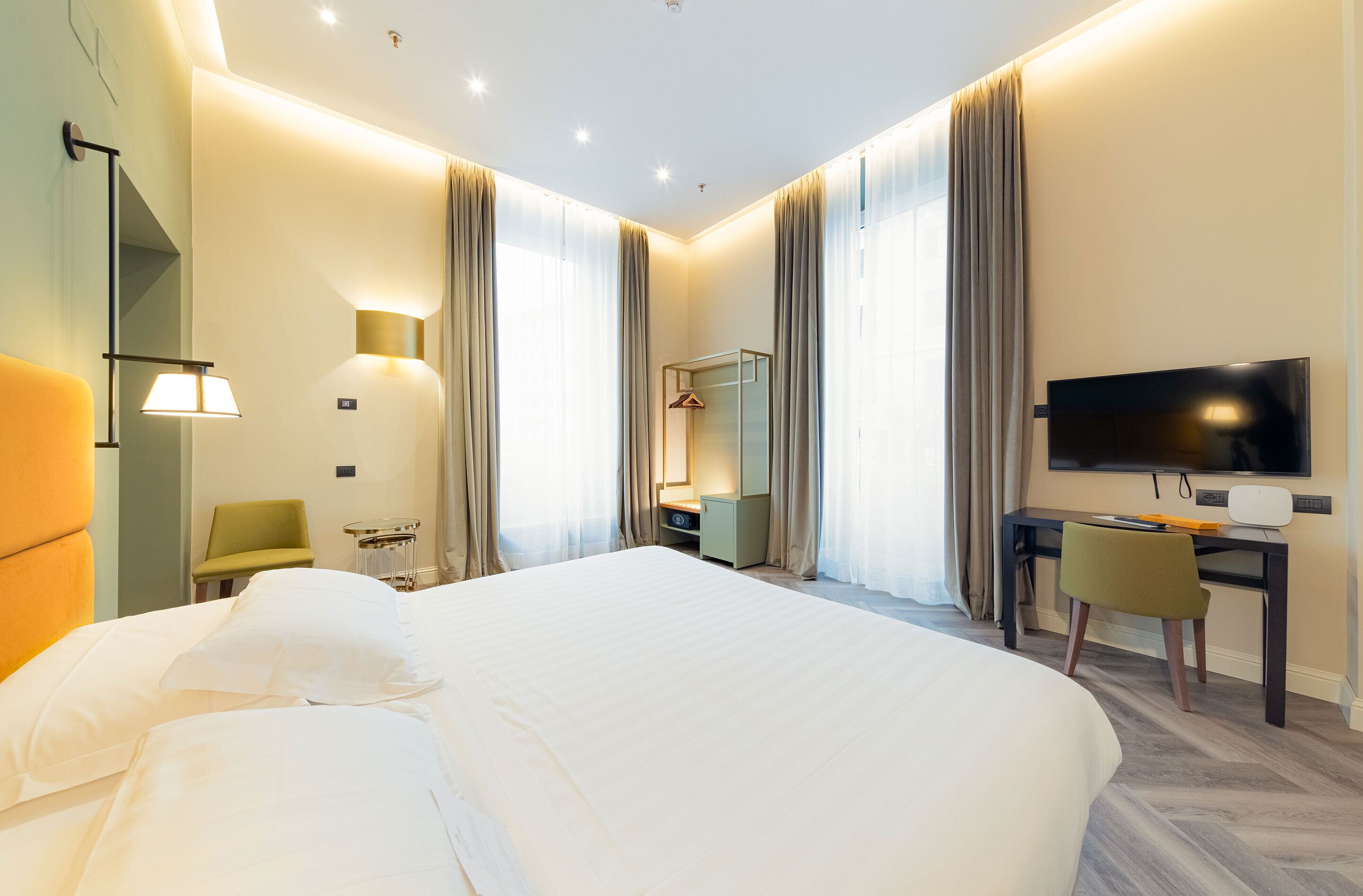 Luxury-Vierbettzimmer | Minibar, Zimmersafe, Schreibtisch, schallisolierte Zimmer