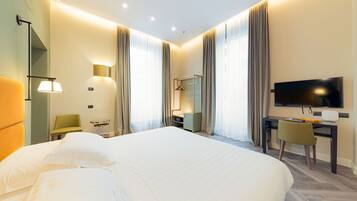 Luxury-Vierbettzimmer | Minibar, Zimmersafe, Schreibtisch, schallisolierte Zimmer