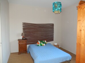 2 Schlafzimmer, Reisekinderbett, kostenloses WLAN