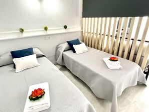 1 soverom, strykejern/-brett og sengetøy