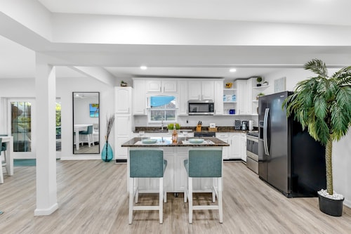 Blue Beach Bungalow