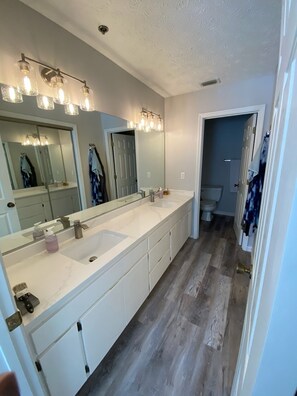 Combined shower/tub, hair dryer, towels, soap