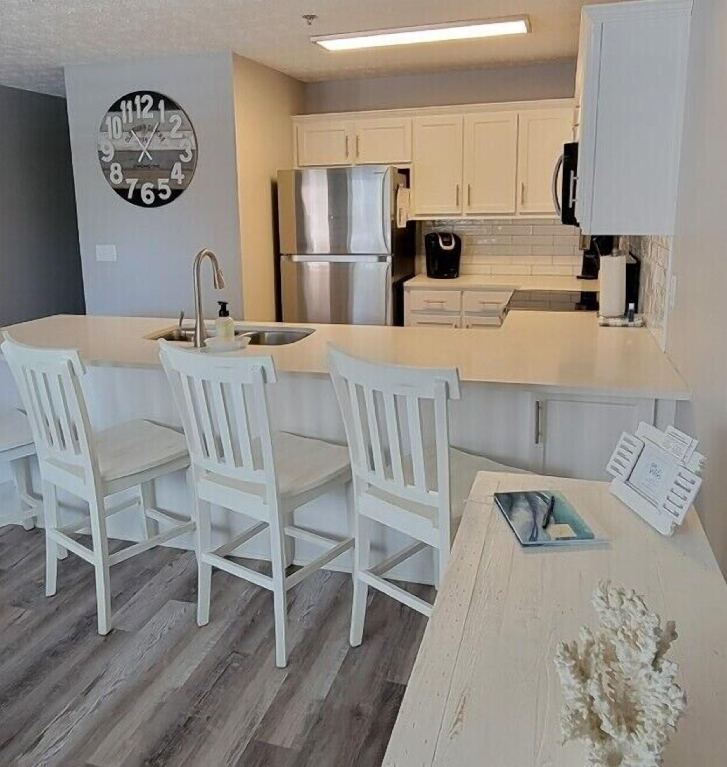 ثلاجة، ميكروويف، فرن، موقد طهي مسطح