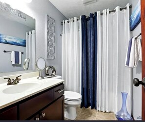 Combined shower/bathtub, jetted bath, hair dryer, towels