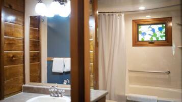 SĂšche-cheveux, serviettes fournies