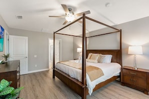 6 habitaciones, escritorio y tabla de planchar con plancha 