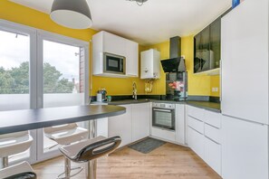 Réfrigérateur, micro-ondes, four, lave-vaisselle