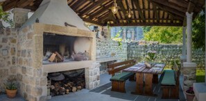 Outdoor dining - Double bed room, 500 year old guesthouse with pool (Dubrovnik)
