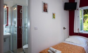 2 bedrooms, free Internet