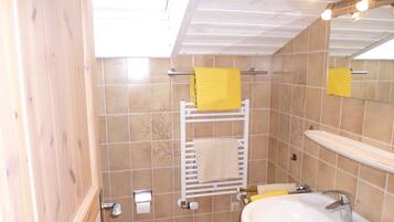 Een douche, een haardroger, handdoeken