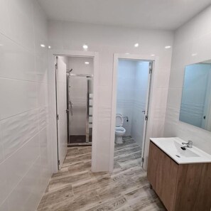 Bathroom - Hostal Las Fronteras (Torrejón de Ardoz)