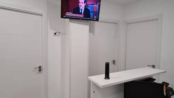 Habitació amb dos llits individuals estàndard, bany compartit | Recepció