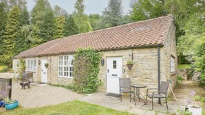 Exterior - Heron Cottage (Pickering)