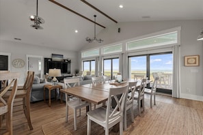 Dining - Luxury Direct Oceanfront NEW Private Elevated Pool and Spa! Limo Golf Cart Included (Fripp Island)