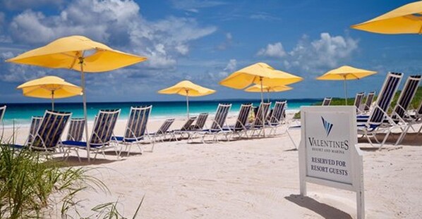 On the beach, white sand - Sapodilla House (Dunmore Town)