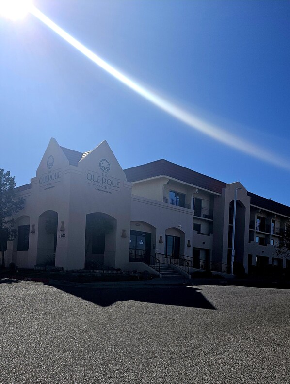 ด้านหน้าที่พัก