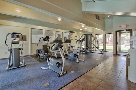 Fitness facility. The Querque Hotel