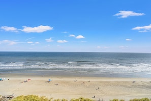 On the beach - The Ashworth 1302 - 3 Bed/3 Bath Ocean Front Condo (North Myrtle Beach)