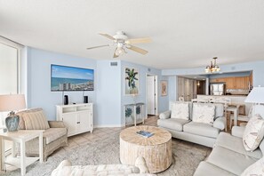 Télévision, lecteur de DVD, chaîne hi-fi