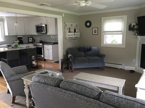 Living area - Great Price and a Great Location (Portsmouth)