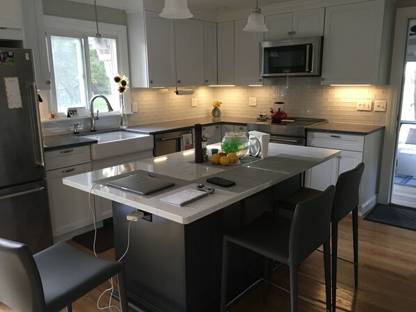 Private kitchen - Great Price and a Great Location (Portsmouth)
