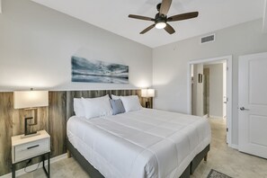 2 bedrooms, desk, iron/ironing board, travel crib - 2bd/2ba condo close to Disney, Storey Lake (Kissimmee)