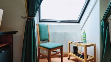 Hypoallergeen beddengoed, een kluis op de kamer, een bureau