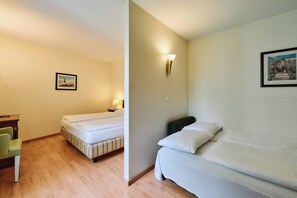 Literie hypoallergénique, coffres-forts dans les chambres, bureau