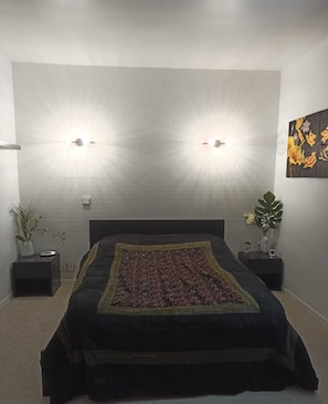 3 slaapkamers, een bureau, een strijkplank/strijkijzer, gratis wifi