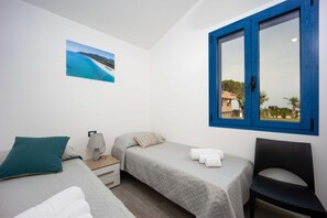 2 bedrooms, iron/ironing board, WiFi, bed sheets