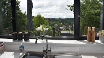 Apartment | Dapur peribadi | Peti sejuk, ketuhar gelombang mikro, ketuhar, dapur