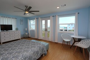 하우스, 퀸사이즈침대 2개 (Amazing Grace) | 외관