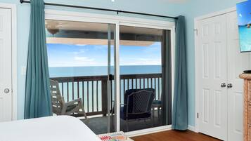 2 bedrooms, individually decorated, individually furnished